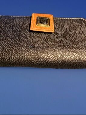 Stone Mountain Accessories Black and Orange Pebbled Leather Wallet’s